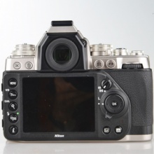 尼康（Nikon）Df全画幅数码复古单反照相机旅游风景拍摄 配尼康35mm 1.8G镜头 DF银色机身